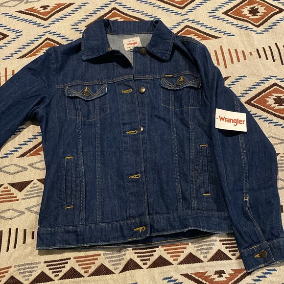 Wrangler Women’s Jean Jacket NWT - Picture 4 of 8